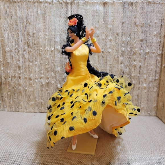 Vtg Large Spanish Marin Chiclana Plastic Doll. Flamenco Dancer. Yellow Dress - Picture 5 of 9